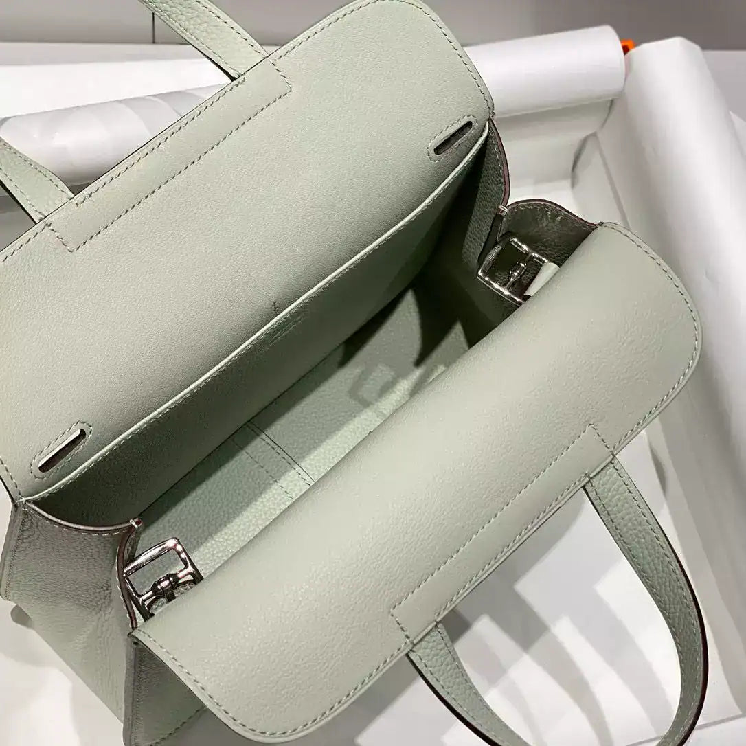 Hermes Halzan 25 Bag in Vert Fizz Clemence Leather – HW086