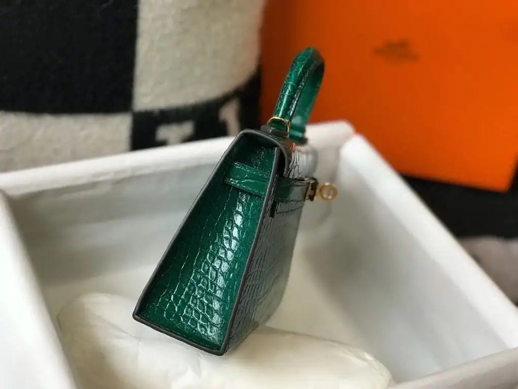 Hermes Kelly Mini II Bag In Green Embossed Crocodile Leather – HW130