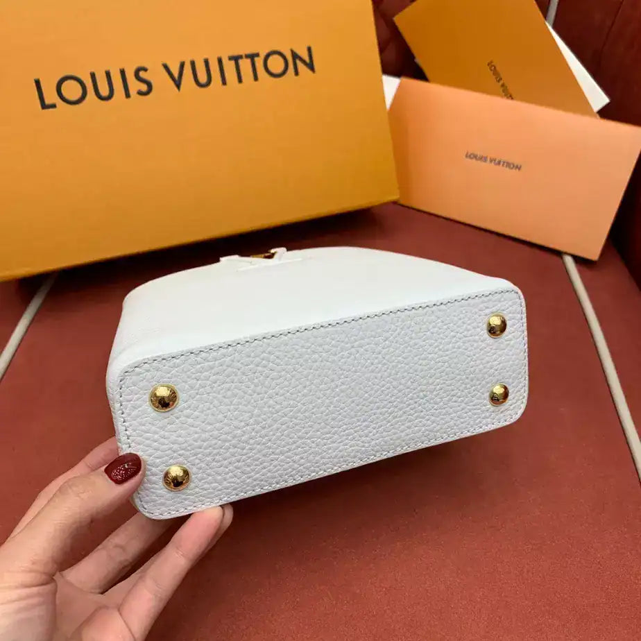 Louis Vuitton Capucines BB Handbag – LW470