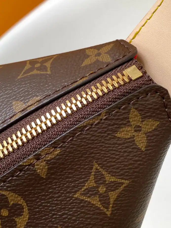 Louis Vuitton Slouchy MM – LW462