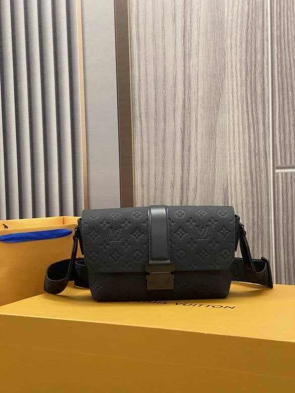 Louis Vuitton S-Cape Messenger Black Bag – LW136