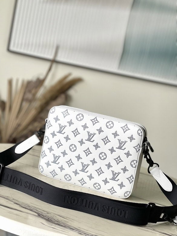 Louis Vuitton Trio Messenger White Bag – LW137