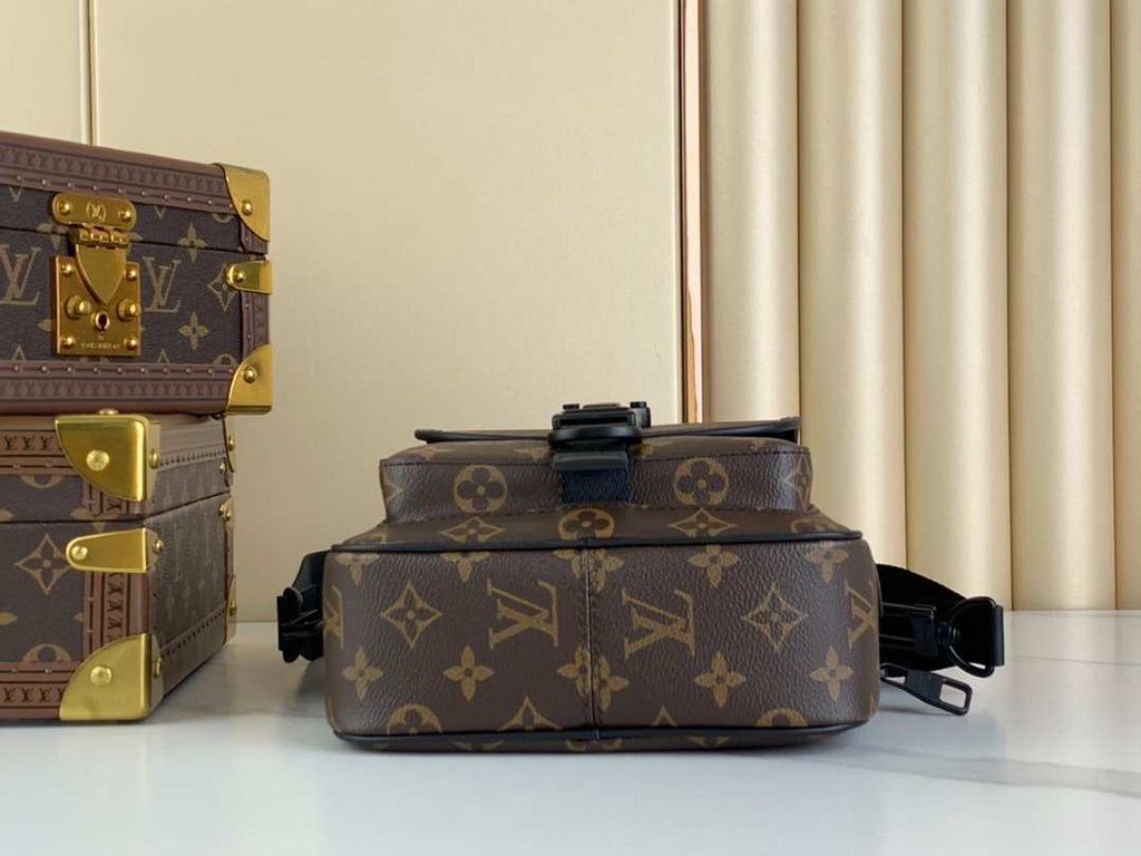 Louis Vuitton Quest Messenger Black Hardware Bag – LW133