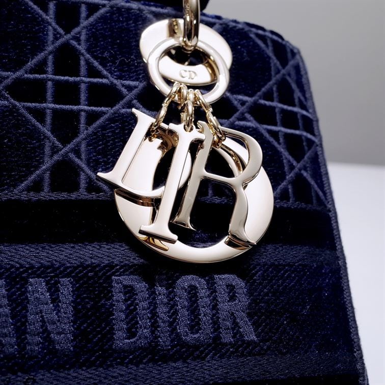 DIOR LAUNCHES NEW LADY D-LITE BAG IN VELVET – DOB015