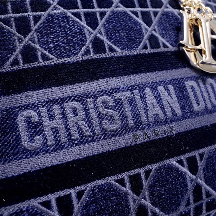 DIOR LAUNCHES NEW LADY D-LITE BAG IN VELVET – DOB015