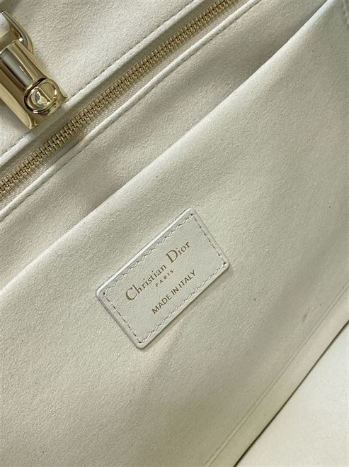 DIOR MEDIUM DIOR ESSENTIAL TOTE BAG WHITE ARCHICANNAGE CALFSKIN – DOB069