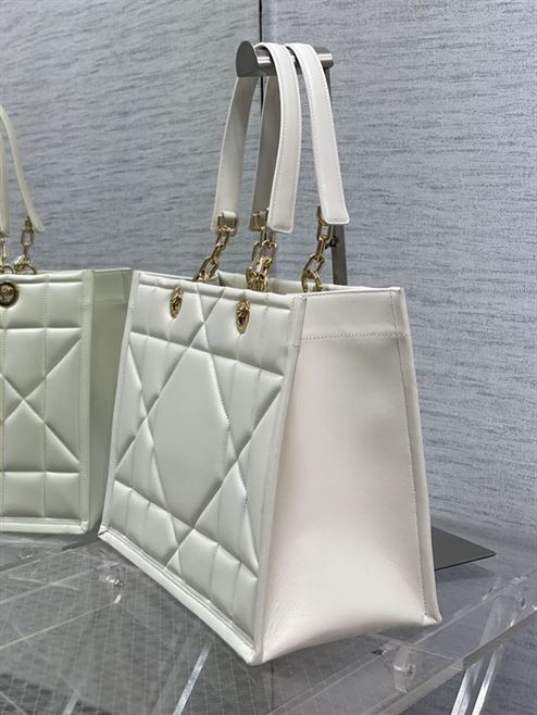 DIOR MEDIUM DIOR ESSENTIAL TOTE BAG WHITE ARCHICANNAGE CALFSKIN – DOB069