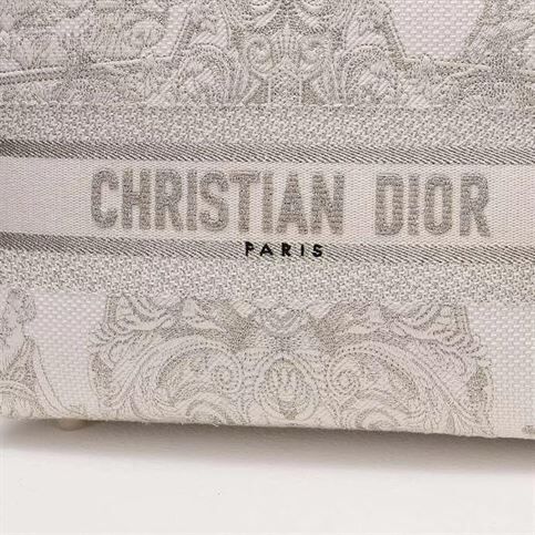 DIOR MEDIUM LADY D-LITE WHITE BAG – DOB010