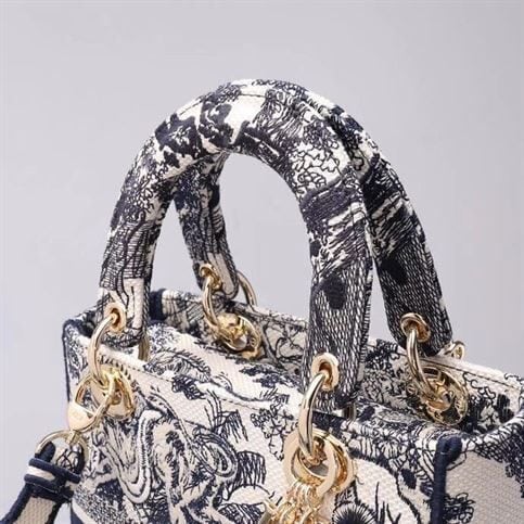 DIOR MEDIUM LADY D-LITE BAG BLUE TOILE DE JOUY REVERSE EMBROIDERY – DOB008