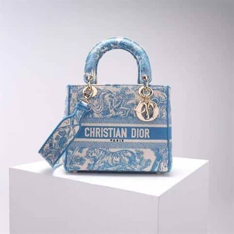 DIOR MEDIUM LADY D-LITE BAG CORNFLOWER BLUE TOILE DE JOUY EMBROIDERY – DOB009