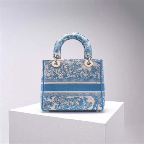 DIOR MEDIUM LADY D-LITE BAG CORNFLOWER BLUE TOILE DE JOUY EMBROIDERY – DOB009