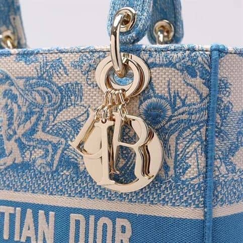 DIOR MEDIUM LADY D-LITE BAG CORNFLOWER BLUE TOILE DE JOUY EMBROIDERY – DOB009