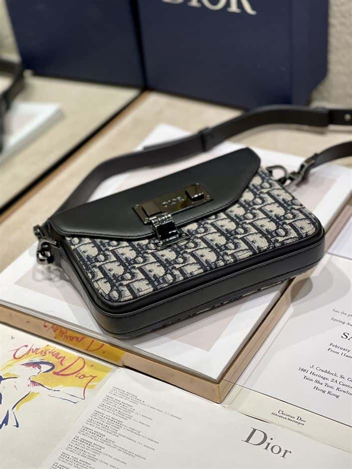 DIOR MESSENGER POUCH OBLIQUE GALAXY – DOB080