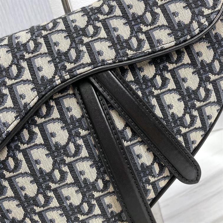 DIOR SADDLE BAG WITH STRAP BLUE DIOR OBLIQUE JACQUARD – DOB032