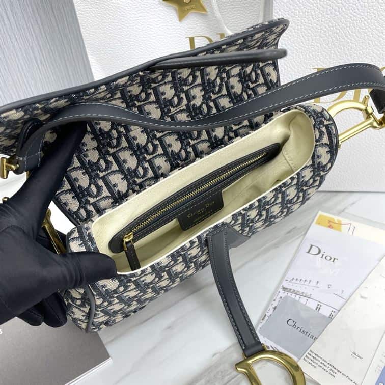 DIOR SADDLE BAG WITH STRAP BLUE DIOR OBLIQUE JACQUARD – DOB032