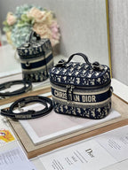 DIOR SMALL DIORTRAVEL VANITY CASE BLUE DIOR OBLIQUE EMBROIDERY – DOB093