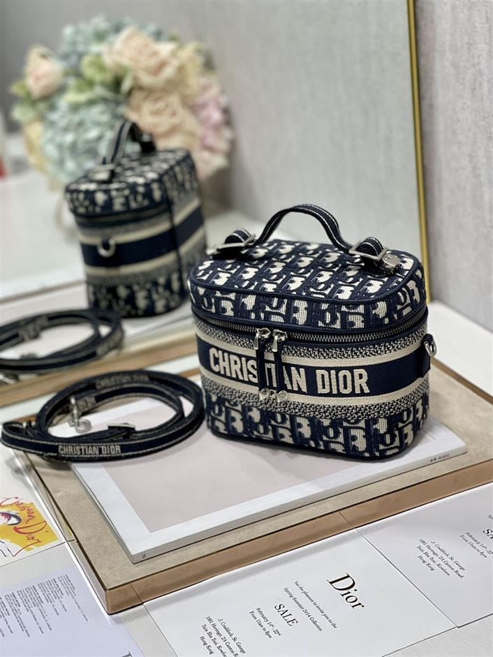 DIOR SMALL DIORTRAVEL VANITY CASE BLUE DIOR OBLIQUE EMBROIDERY – DOB093