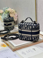 DIOR SMALL DIORTRAVEL VANITY CASE BLUE DIOR OBLIQUE EMBROIDERY – DOB093