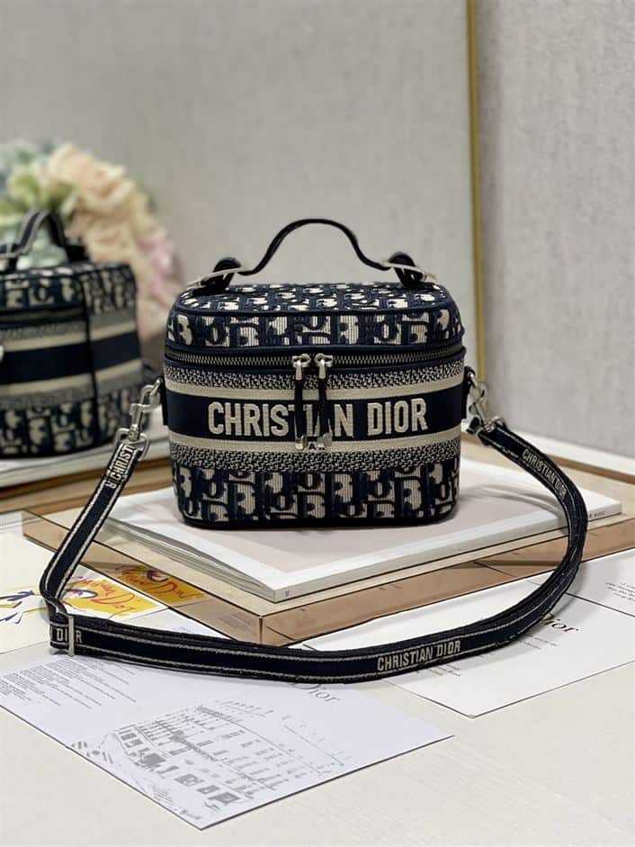 DIOR SMALL DIORTRAVEL VANITY CASE BLUE DIOR OBLIQUE EMBROIDERY – DOB093