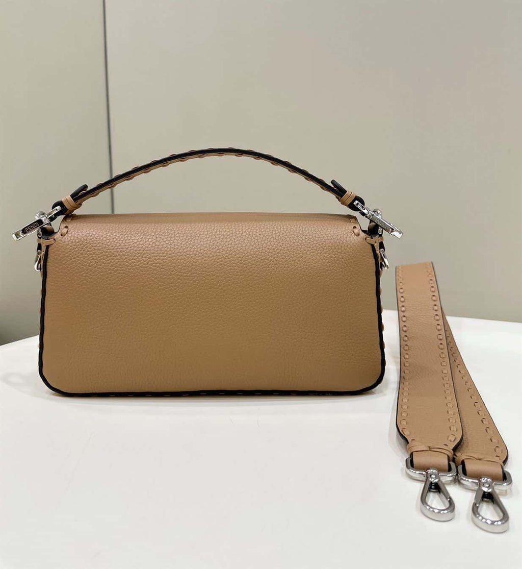 FENDI BAGUETTE BEIGE SELLERIA BAG WITH OVERSIZE TOPSTITCHING – F028
