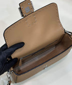FENDI BAGUETTE BEIGE SELLERIA BAG WITH OVERSIZE TOPSTITCHING – F028