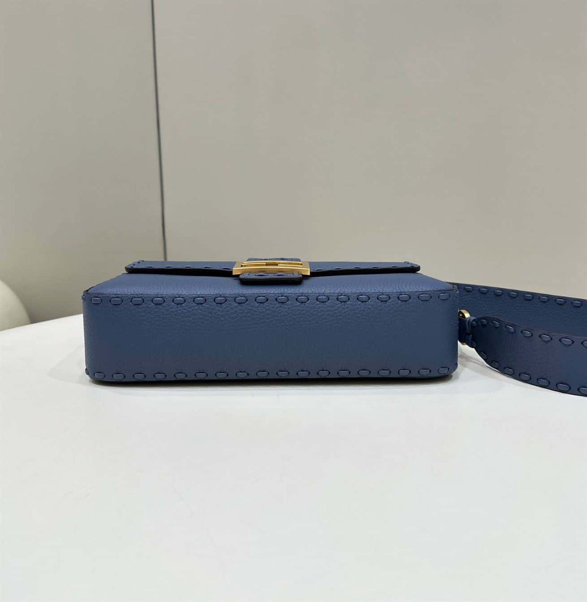 FENDI BAGUETTE BLUE SELLERIA BAG WITH OVERSIZE TOPSTITCHING – F029