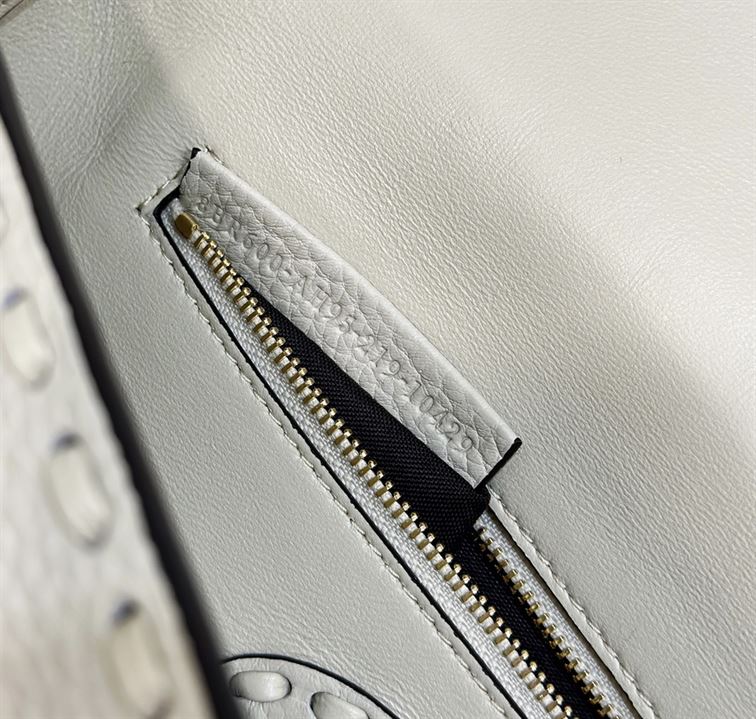 FENDI BAGUETTE CAMELLIA SELLERIA BAG WITH OVERSIZE TOPSTITCHING – F027