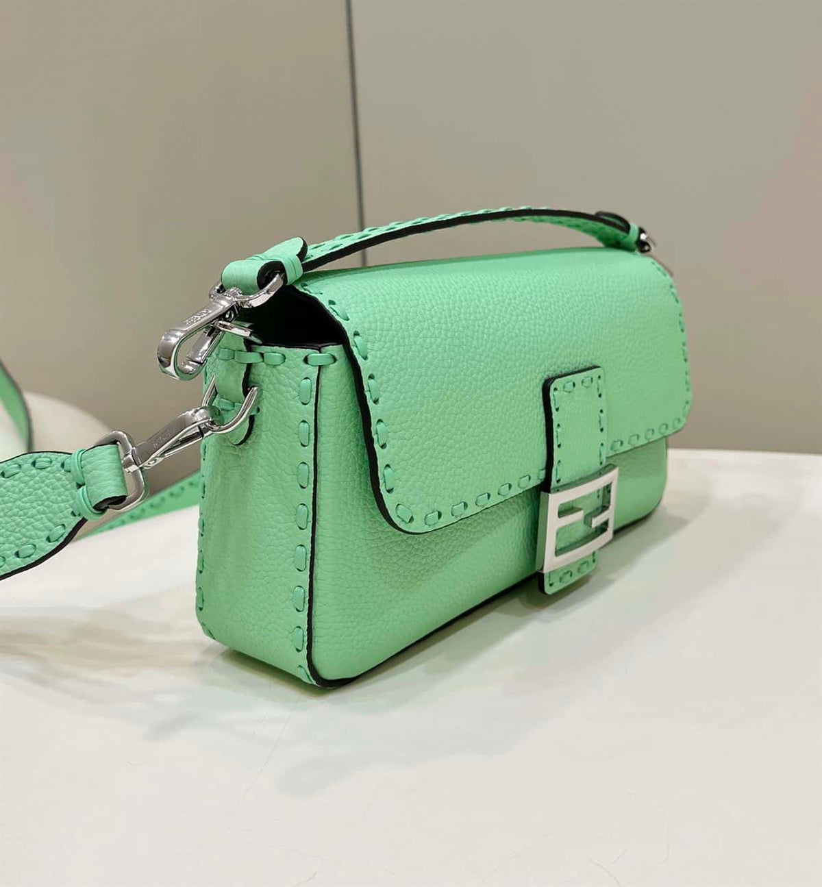 FENDI BAGUETTE GREEN SELLERIA BAG WITH OVERSIZE TOPSTITCHING – F031