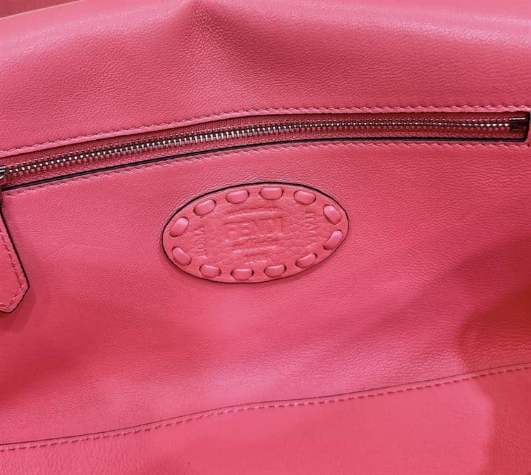 FENDI BAGUETTE PINK SELLERIA BAG WITH OVERSIZE TOPSTITCHING – F030