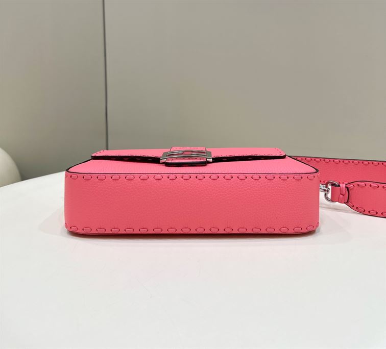FENDI BAGUETTE PINK SELLERIA BAG WITH OVERSIZE TOPSTITCHING – F030