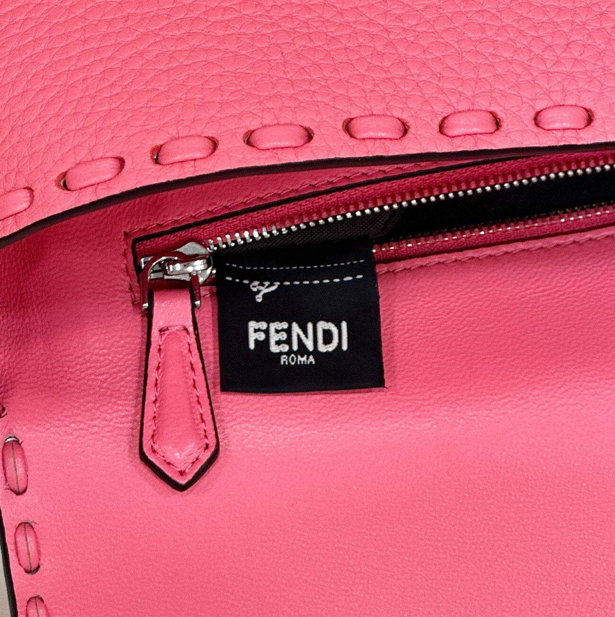 FENDI BAGUETTE PINK SELLERIA BAG WITH OVERSIZE TOPSTITCHING – F030