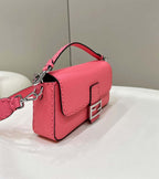 FENDI BAGUETTE PINK SELLERIA BAG WITH OVERSIZE TOPSTITCHING – F030