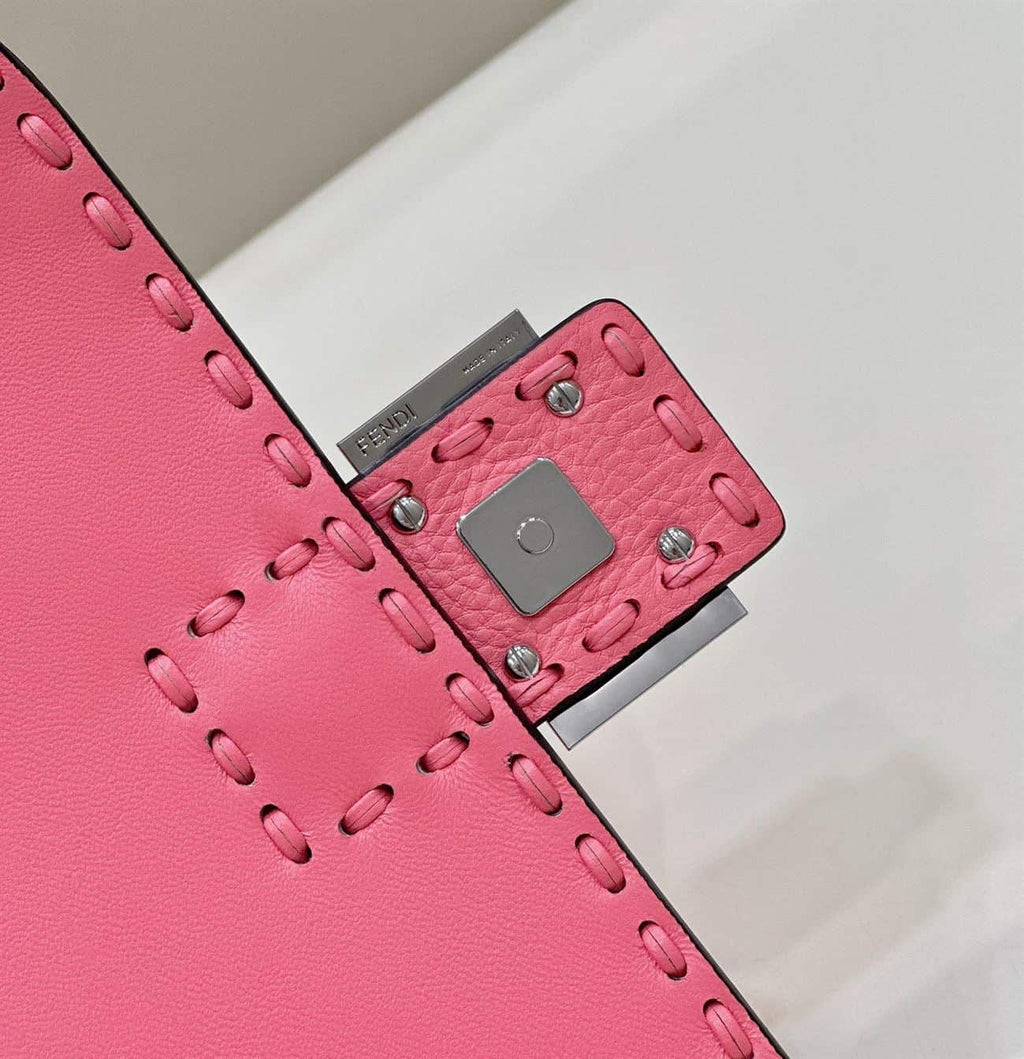 FENDI BAGUETTE PINK SELLERIA BAG WITH OVERSIZE TOPSTITCHING – F030