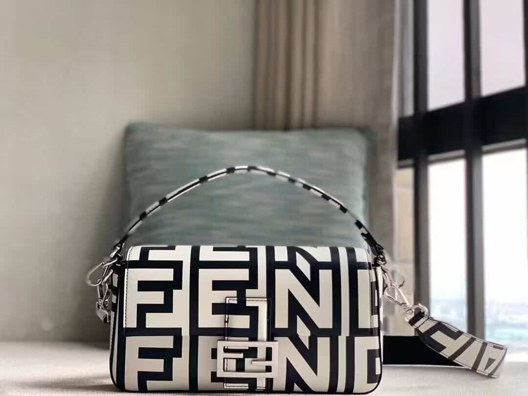 FENDI BAGUETTE TWO TONE LEATHER FENDI BY MARC JACOBS BAG – F045