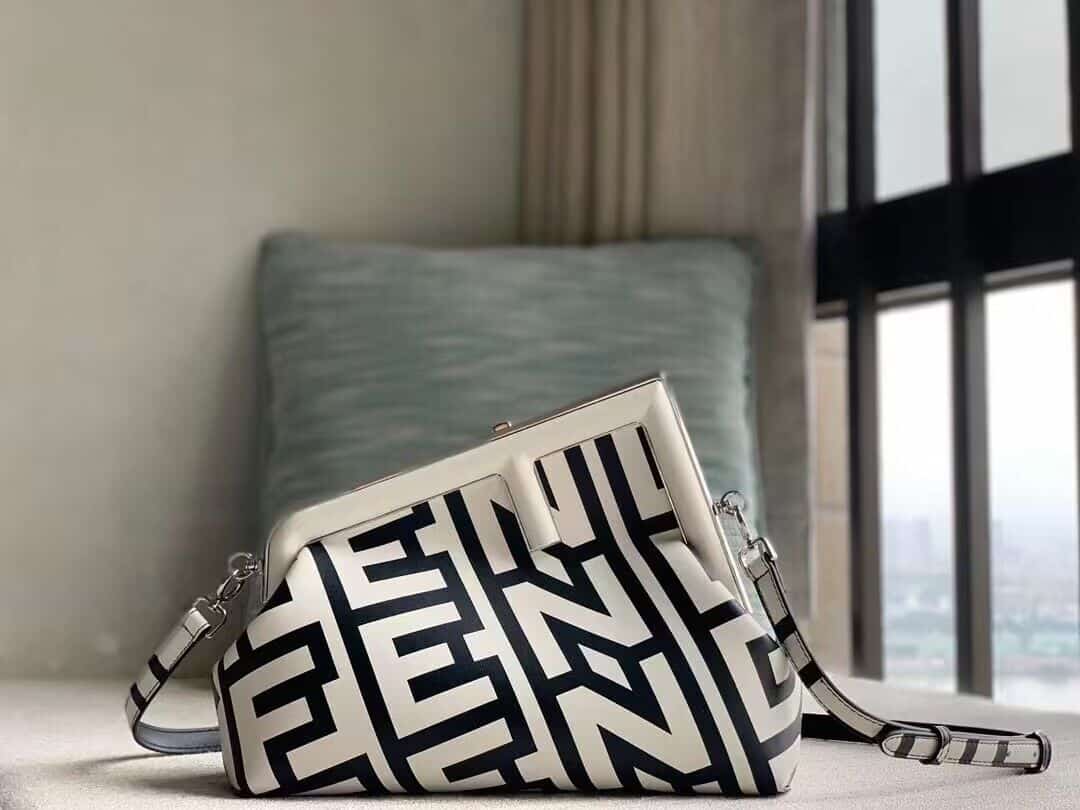 FENDI FIRST MIDI TWO TONE NAPPA LEATHER FENDI BY MARC JACOBS BAG – F044