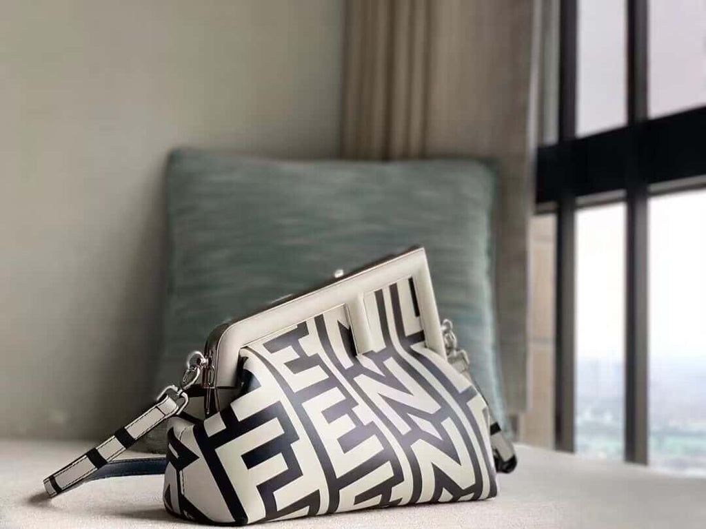 FENDI FIRST MIDI TWO TONE NAPPA LEATHER FENDI BY MARC JACOBS BAG – F044
