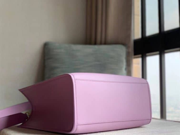 FENDI SUNSHINE MEDIUM LILAC LEATHER SHOPPER – F020