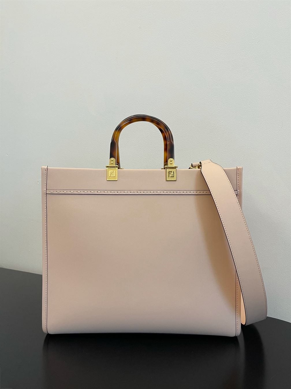 FENDI SUNSHINE MEDIUM PALE PINK LEATHER SHOPPER – F022