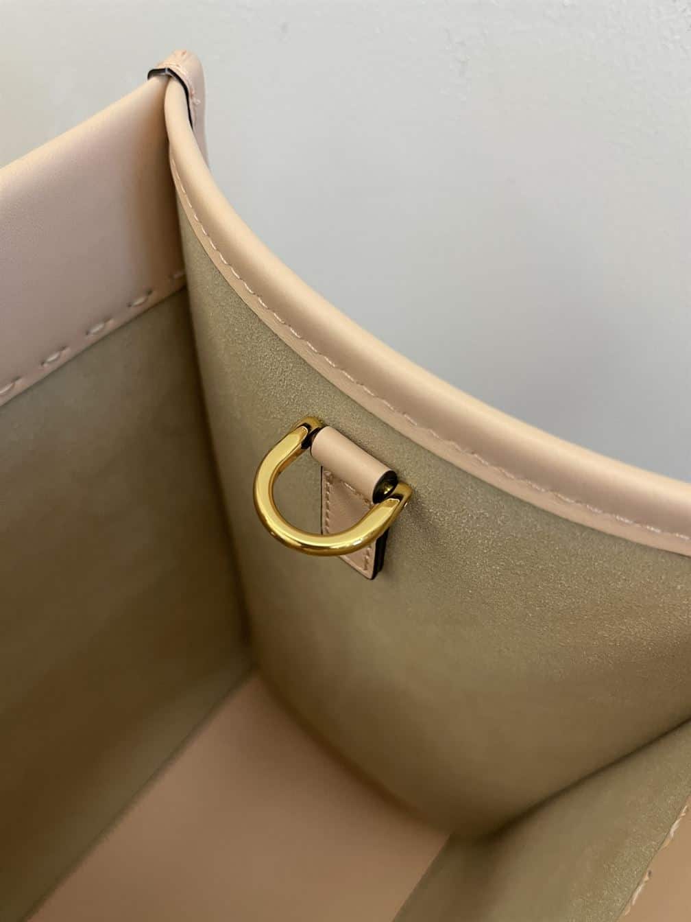 FENDI SUNSHINE MEDIUM PALE PINK LEATHER SHOPPER – F022