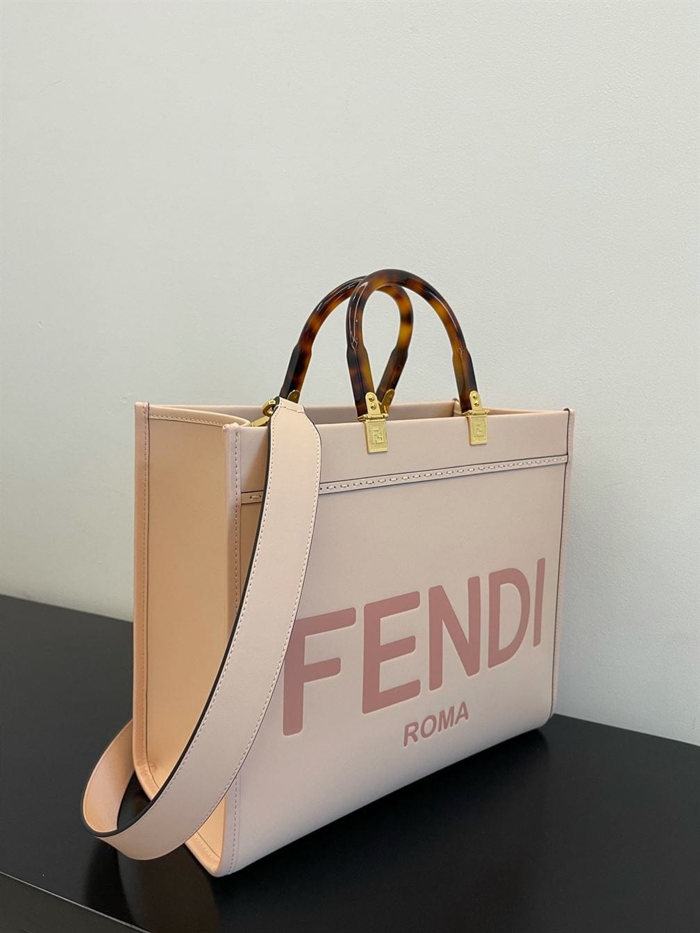FENDI SUNSHINE MEDIUM PALE PINK LEATHER SHOPPER – F022