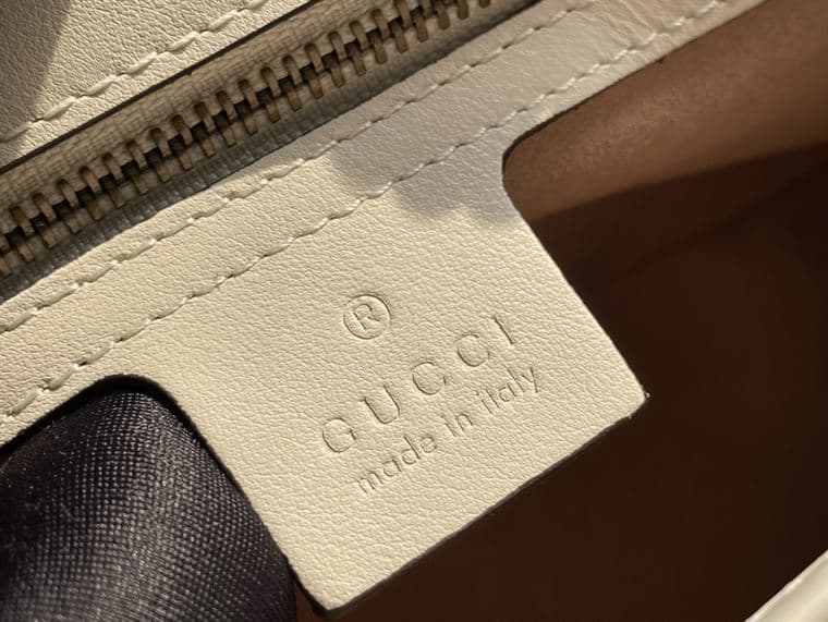 GUCCI GG MARMONT SMALL SHOULDER BAG IN WHITE LEATHER – GB59
