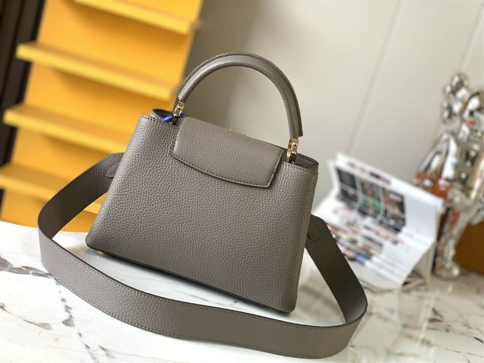 LOUIS VUITTON CAPUCINES BB – LW043