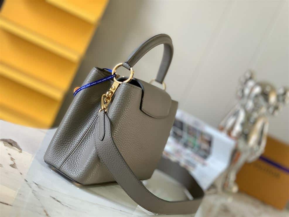 LOUIS VUITTON CAPUCINES BB – LW043