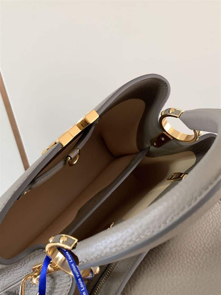 LOUIS VUITTON CAPUCINES BB – LW043