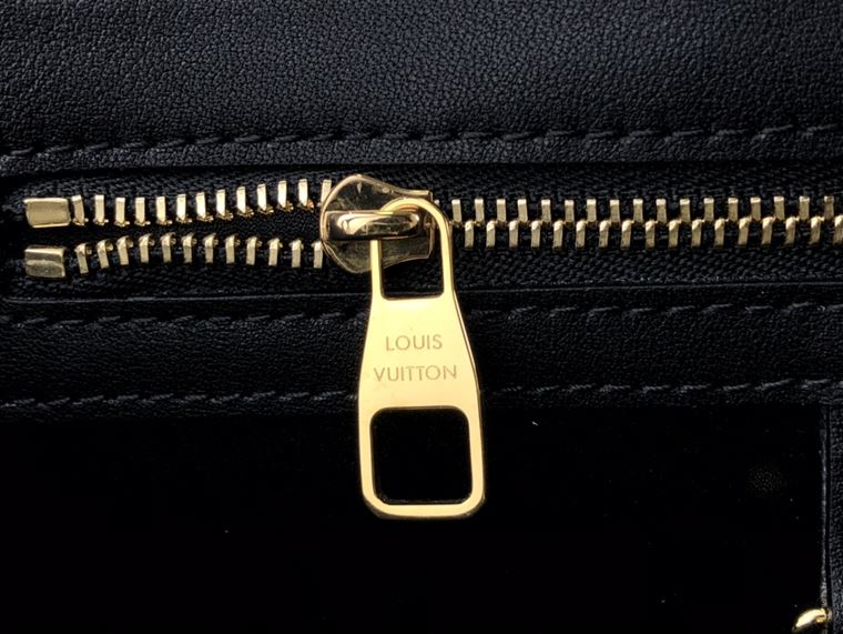 LOUIS VUITTON CAPUCINES BB White & Black – LW093