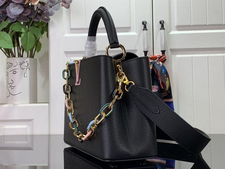 LOUIS VUITTON CAPUCINES MM BLACK – LW100
