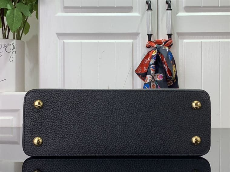 LOUIS VUITTON CAPUCINES MM BLACK – LW100