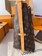LOUIS VUITTON CARRYALL MM MONOGRAM – LW055