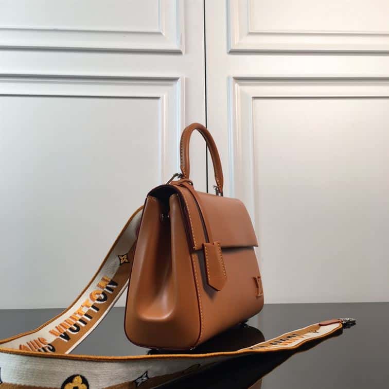 LOUIS VUITTON CLUNY BB EPI – LW070