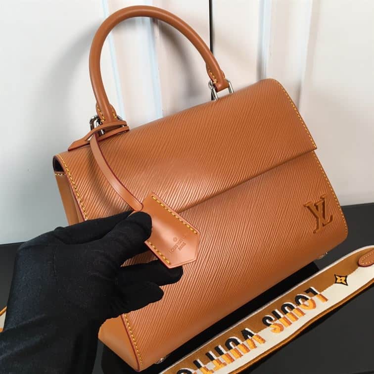 LOUIS VUITTON CLUNY BB EPI – LW070